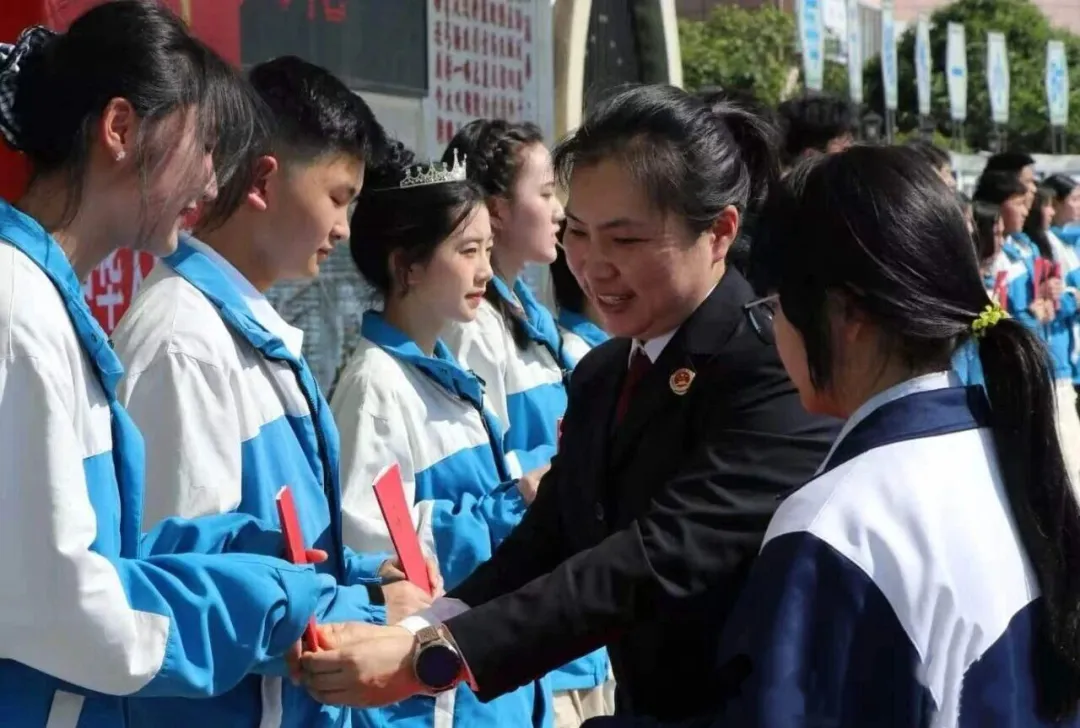 【民法典宣传月】检察送法进校园   法治护航成人礼：当《民法典》遇见十八岁的你