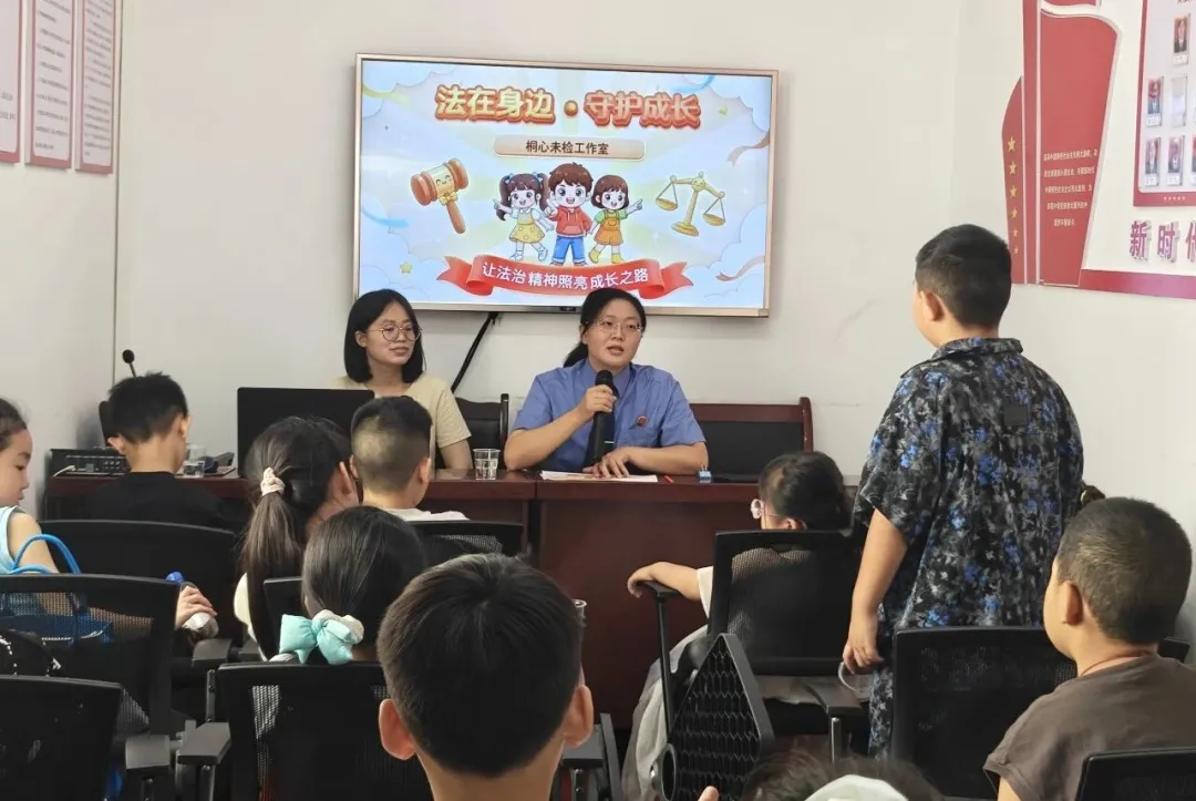 桐心护未  法伴暑期—— 桐梓县检察院暑期送法进社区